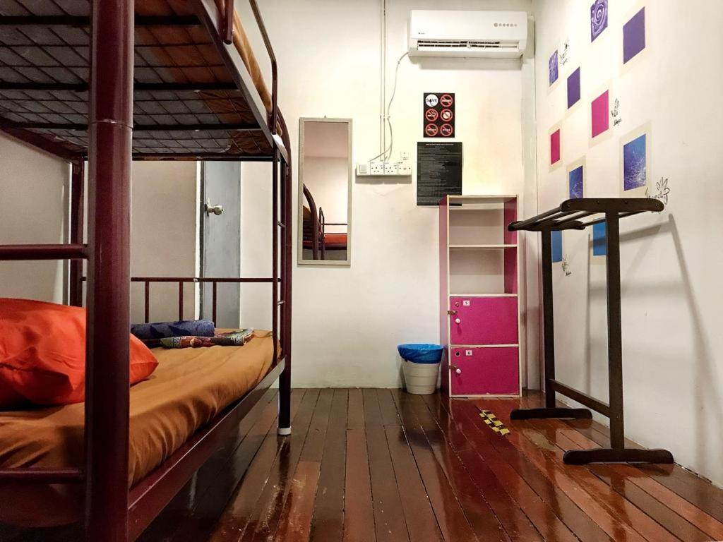 Quiikcat Bed and Breakfast Kuching Exterior foto